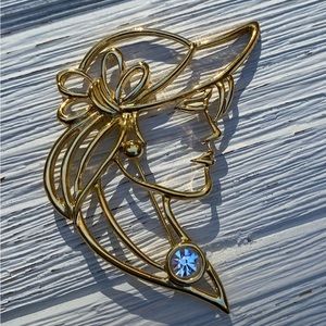 VTG Female Profile wearing hat Pin/Brooch